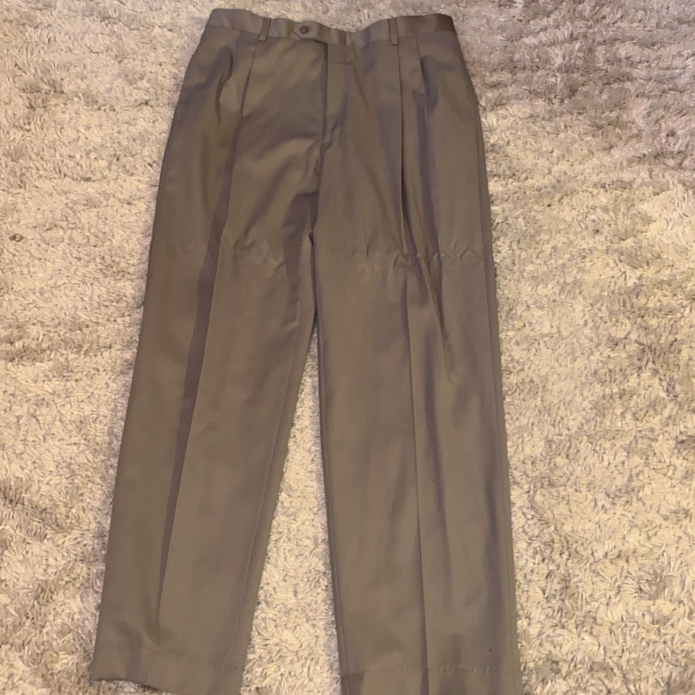 Austin Reed 💯 % wool tan gabardine dress pants. Pleated front. 36/30.